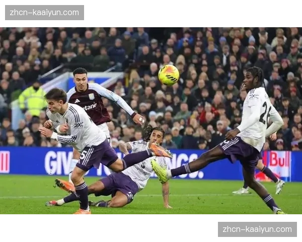 英超冠军争夺格局生变 维拉掉队形成枪手曼城双雄争霸