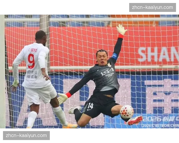 山东泰山王大雷镇守球门 防线整体稳定性需提升